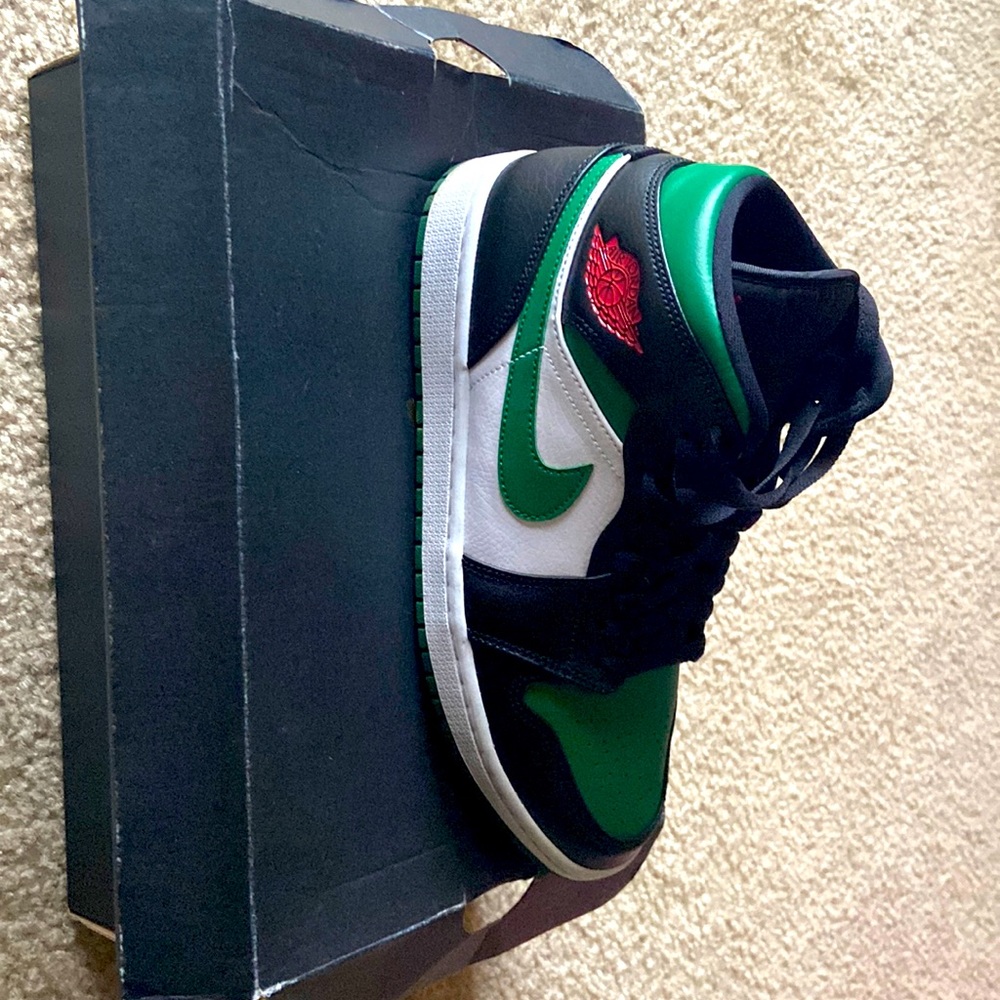 Jordan 1s...Worn Twice.. Very Comfortable...No Damage..